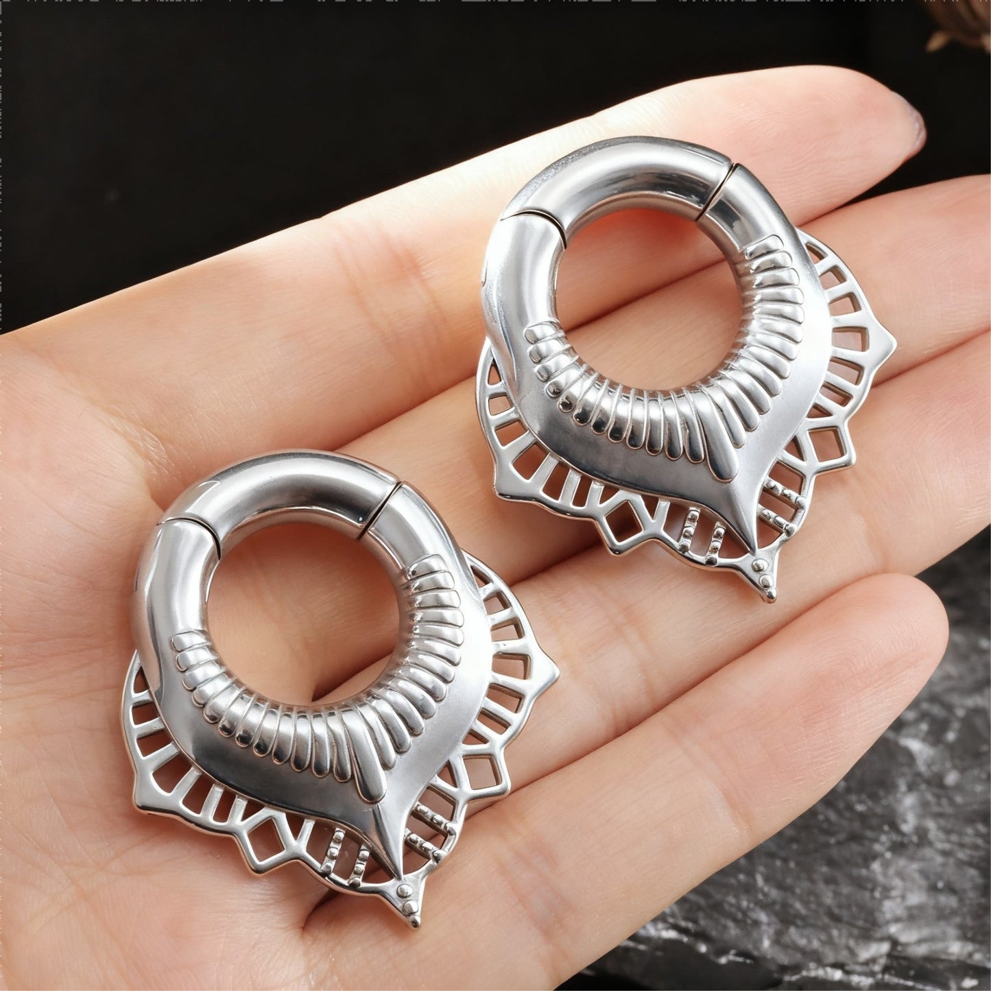 Silvery Lace Flower lobe weights/ Hinged Gauge Ring/ 2G Ear Gauges/ Ear Lobe stretching 6mm/ Gift Packaged Ear Weights